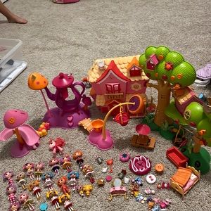 Lot of Lalaloopsy Dolls, treehouse, etc